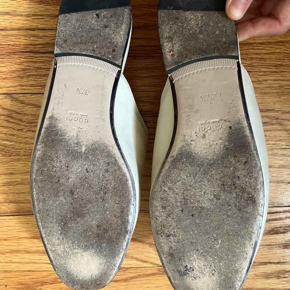 Gucci Cream Mules with Playful Strawberry Design - Picture 6 of 7